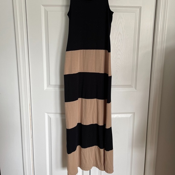Black and beige striped maxi dress - Picture 3 of 6